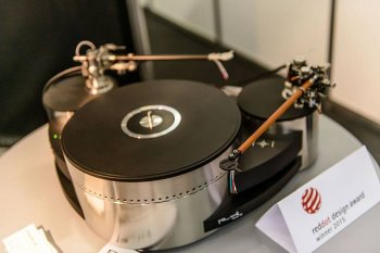Munich High End 2015 Reed show turntable tonearm